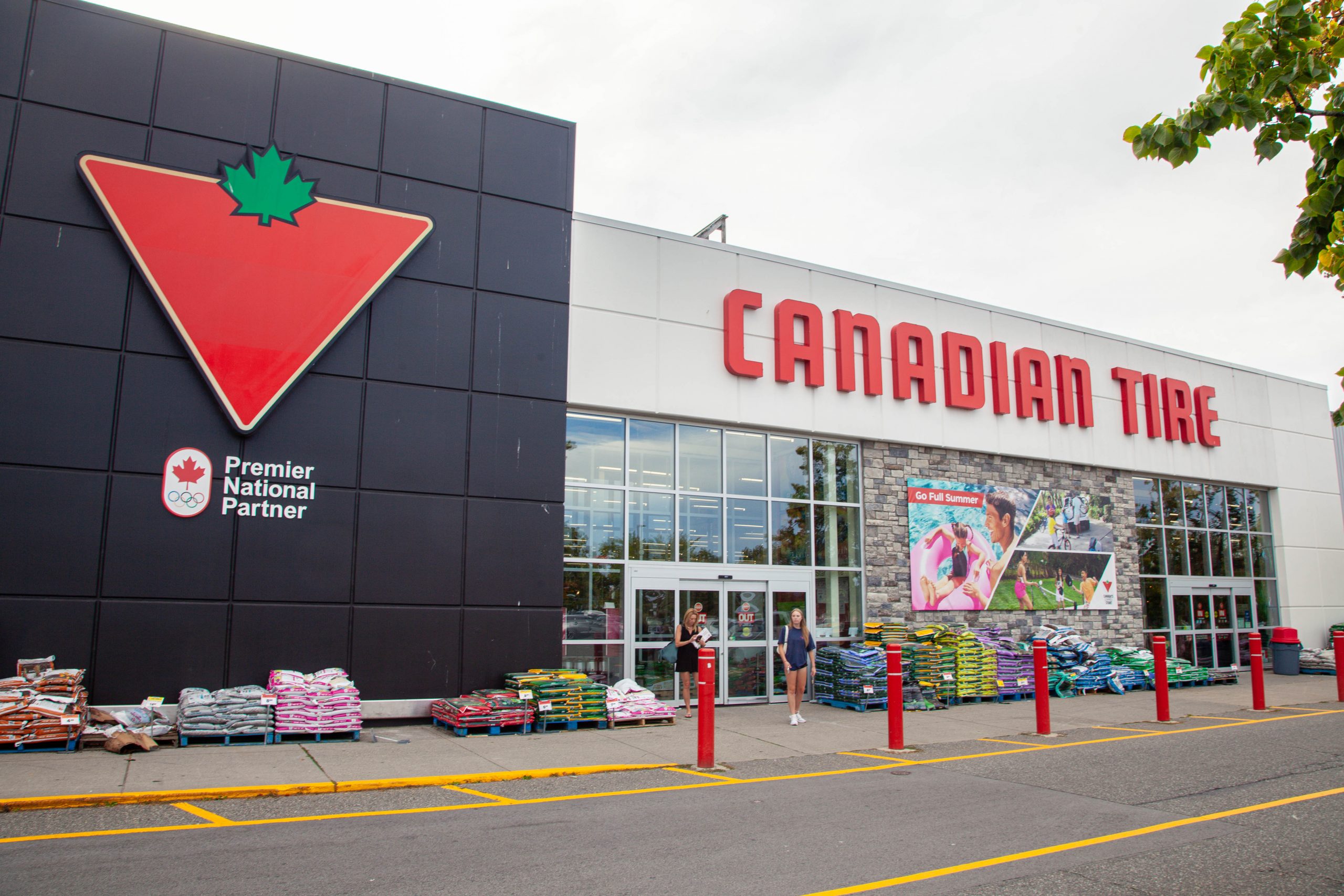 Canadian Tire at Southpoint Exchange, South Surrey